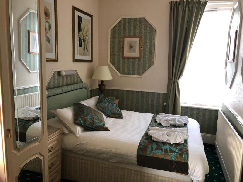 Everglades Hotel - image 4