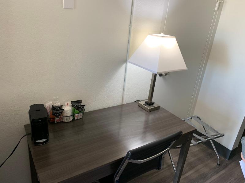 King Suite - Non-Smoking image 3