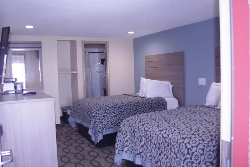 Room with Two Double Beds image 2