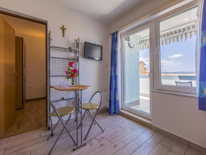 One-Bedroom Apartment image 3