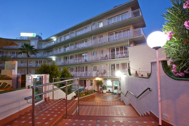 Apartamentos Ecuador Park - image 50