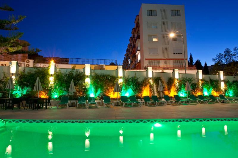 Apartamentos Ecuador Park - image 33