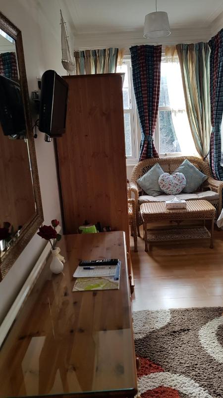 King Room with Garden View image 2
