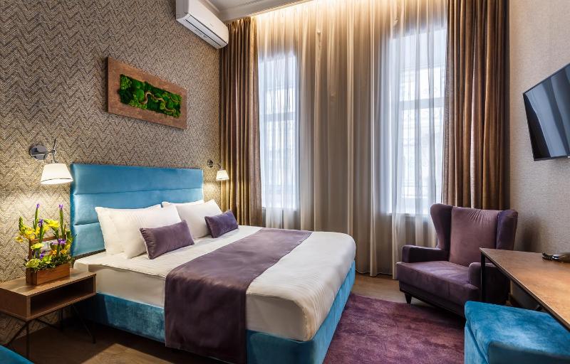 Large Double Room image 1