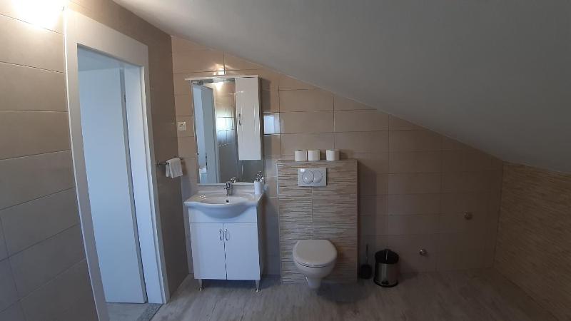 One-Bedroom Apartment image 2