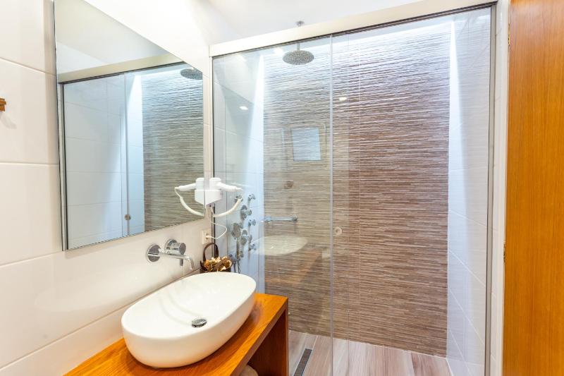 Suite with Private Hot Tub image 3