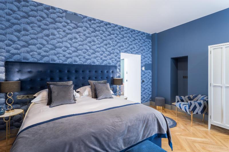 Double or Twin Room with Swimming Pool Access image 1