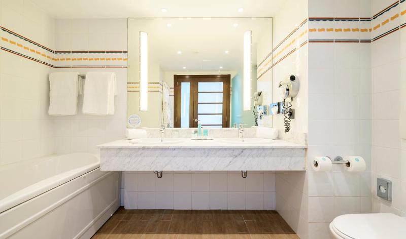 Superior Double Room image 3