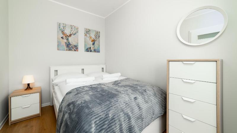 One-Bedroom Apartment image 4
