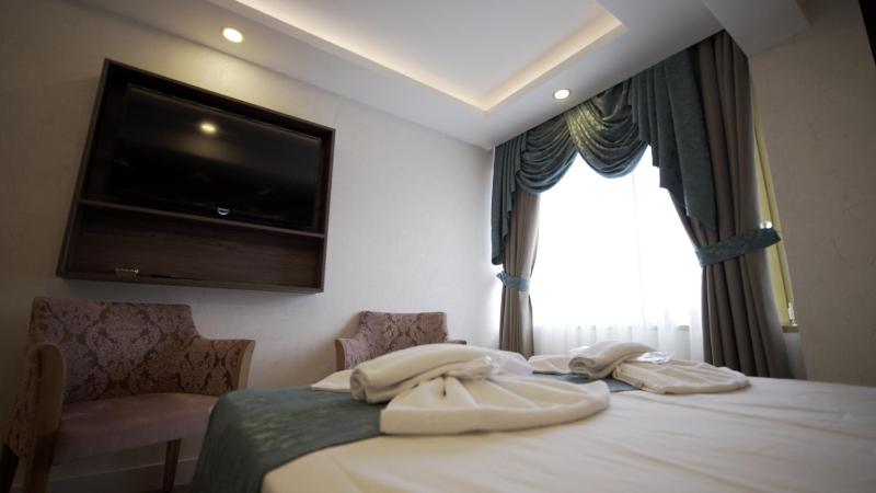 Luxury Triple Room image 3