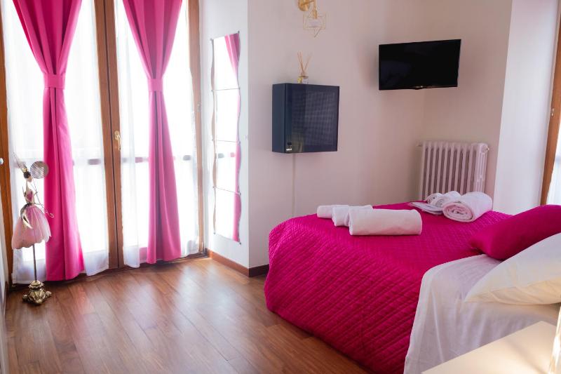 Deluxe Double Room with Balcony image 4