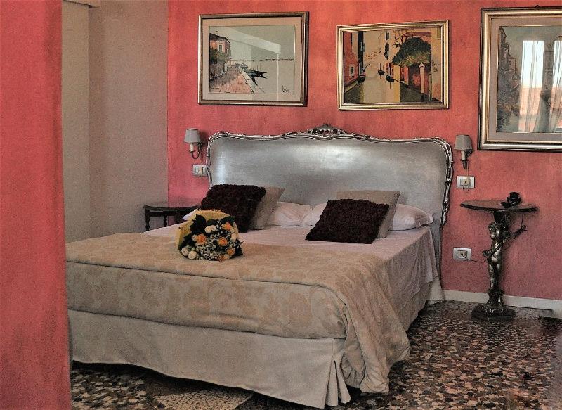 Classic Double or Twin Room image 1