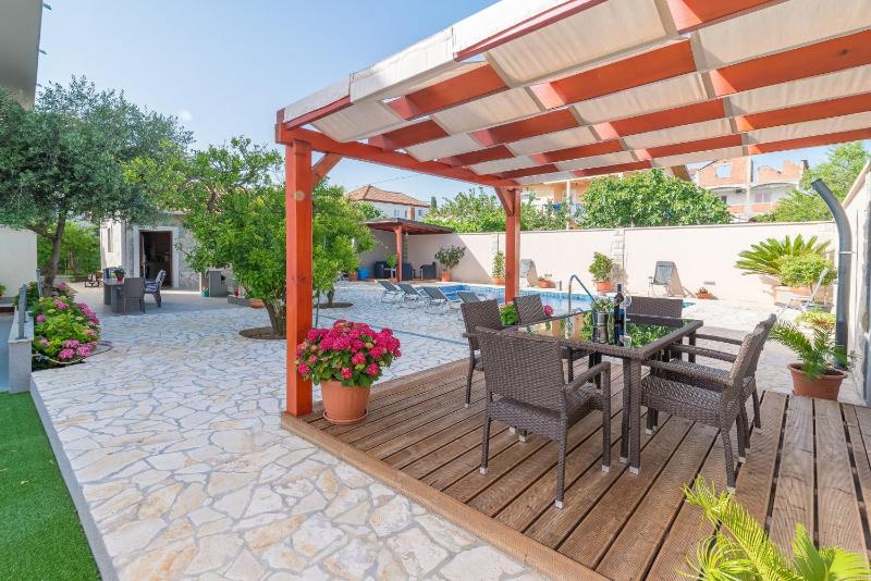 Two Bedroom Apartment with Shared Pool image 3