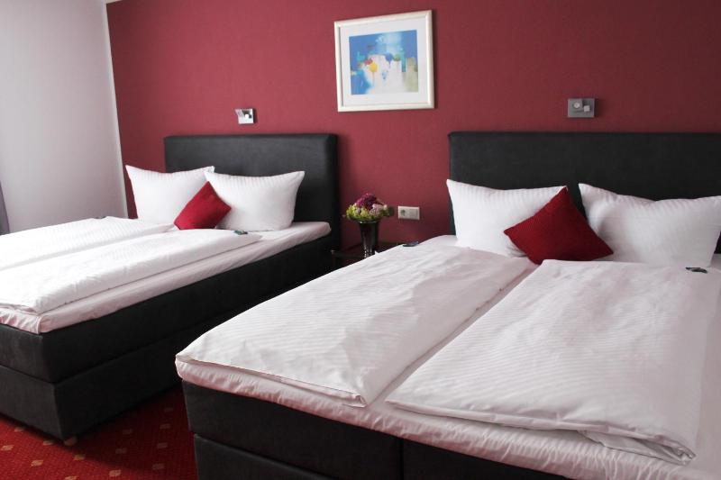 Family Room (2 Adults + 2 Children up to 16 years old) image 1