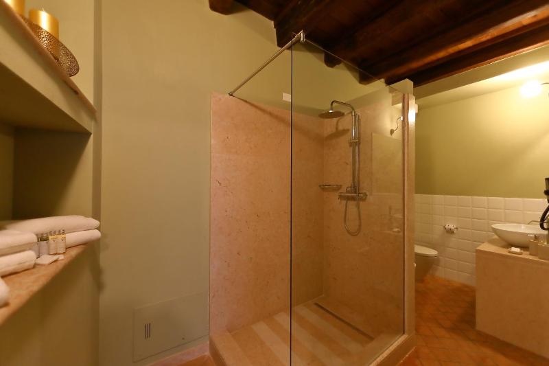 Superior Apartment image 3