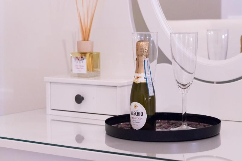 Standard Double Room with Window image 3