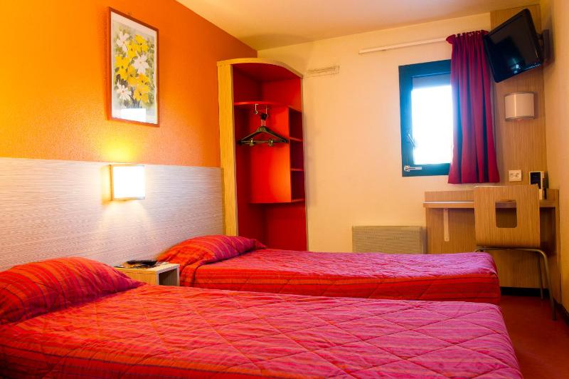 Twin Room image 3