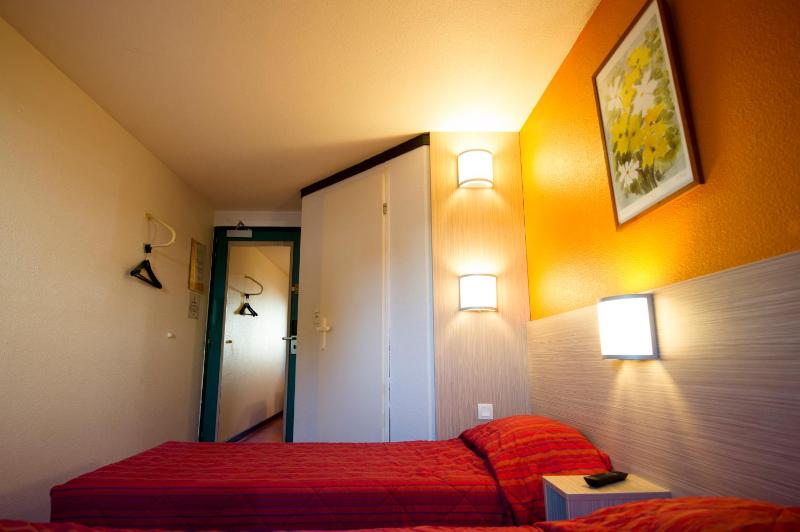 Twin Room image 1