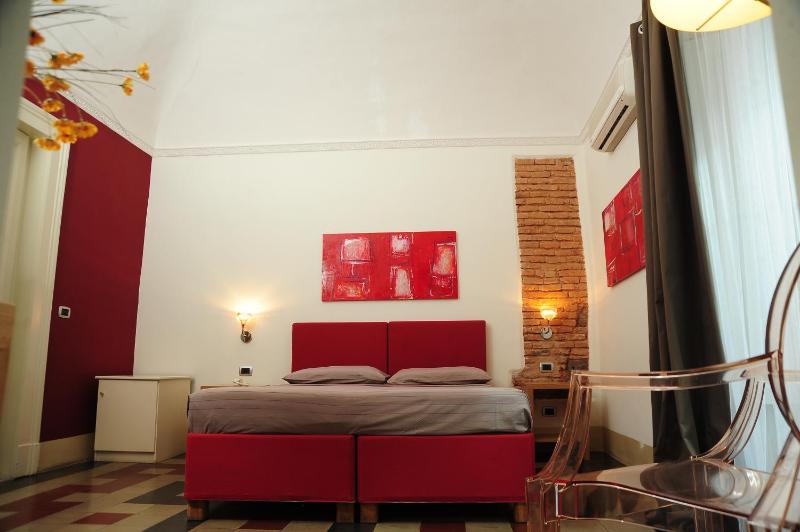 Standard Double Room image 3