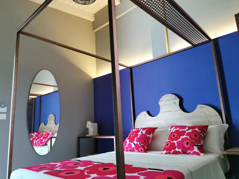 Deluxe Double Room with Balcony image 3