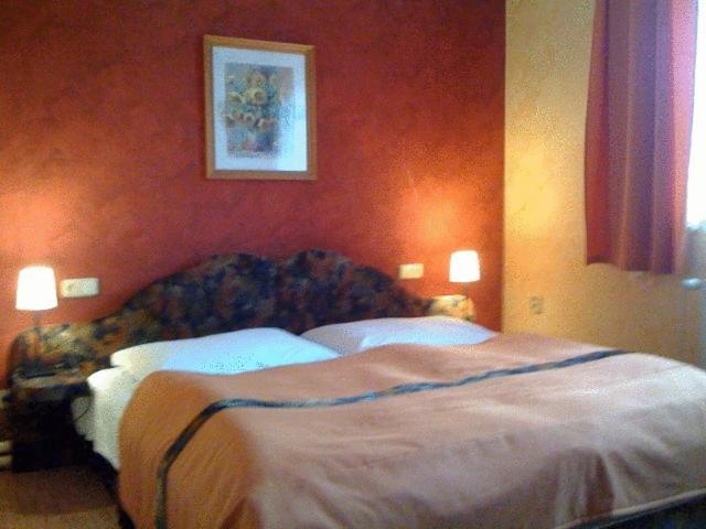Double or Twin Room image 2