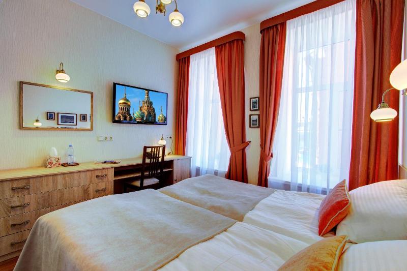 Standard Twin Room image 1