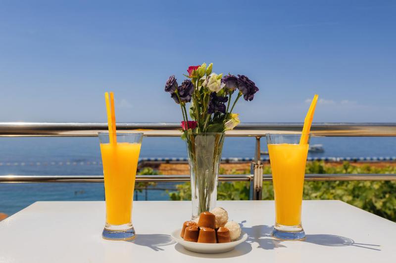 Double Room with Sea View image 1