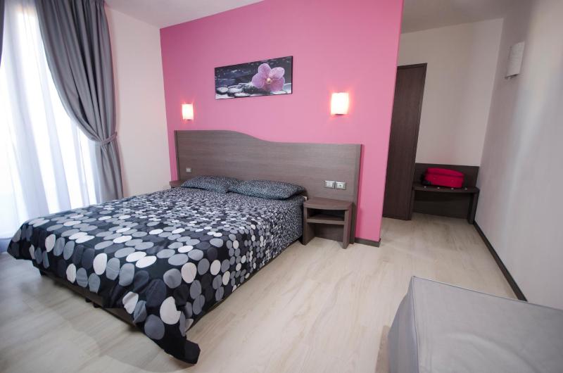 Triple Room with Balcony image 4