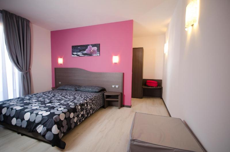 Triple Room with Balcony image 3