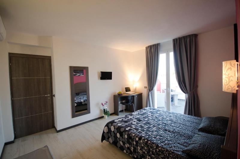 Triple Room with Balcony image 2