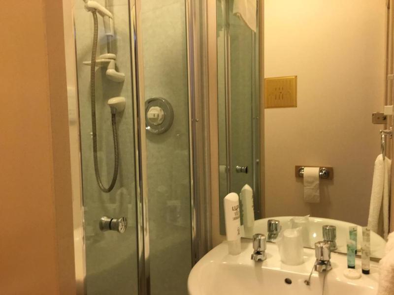 Double Room with Private Bathroom image 4