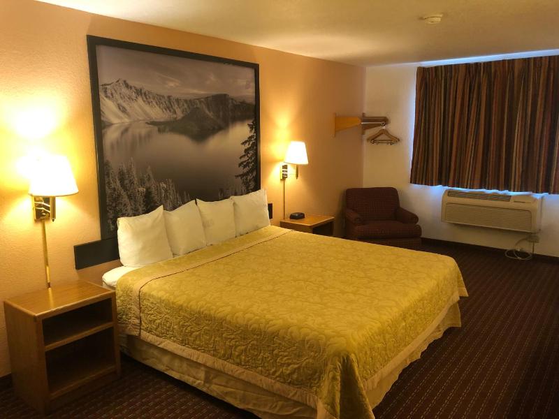 King Room - Non-Smoking image 3