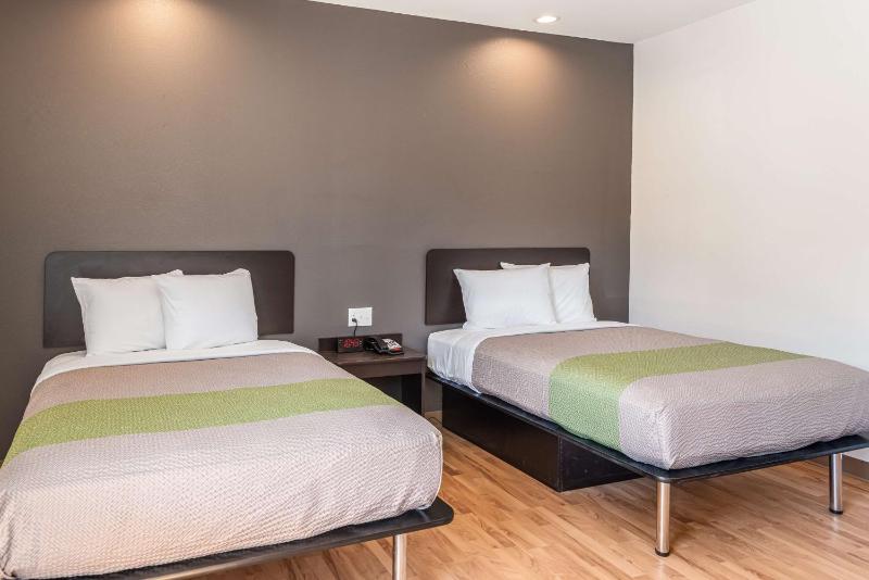 Deluxe Queen Room with Two Queen Beds image 3