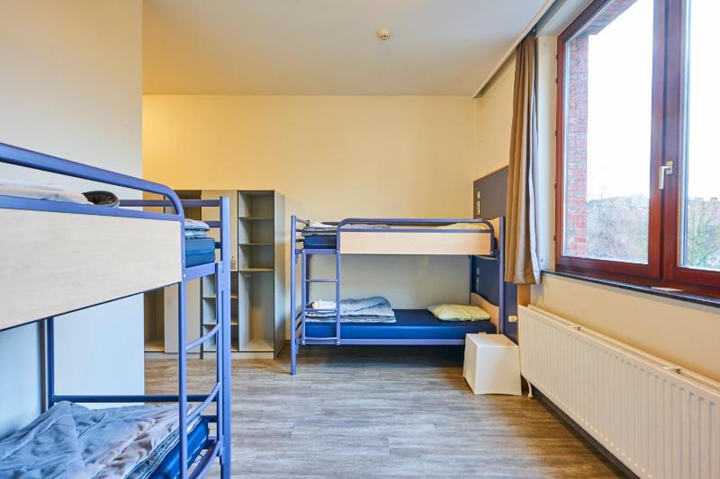 Single Bed in Dormitory Room image 2