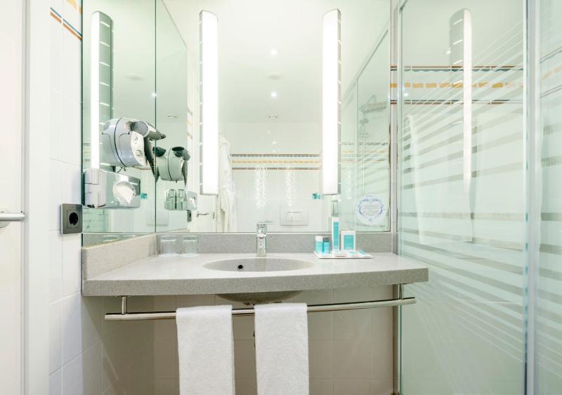 Family Room (2 Adults + 2 Children) image 3