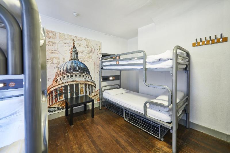 Bed in 6-Bed Mixed Dormitory Room with External Shared Bathroom image 2
