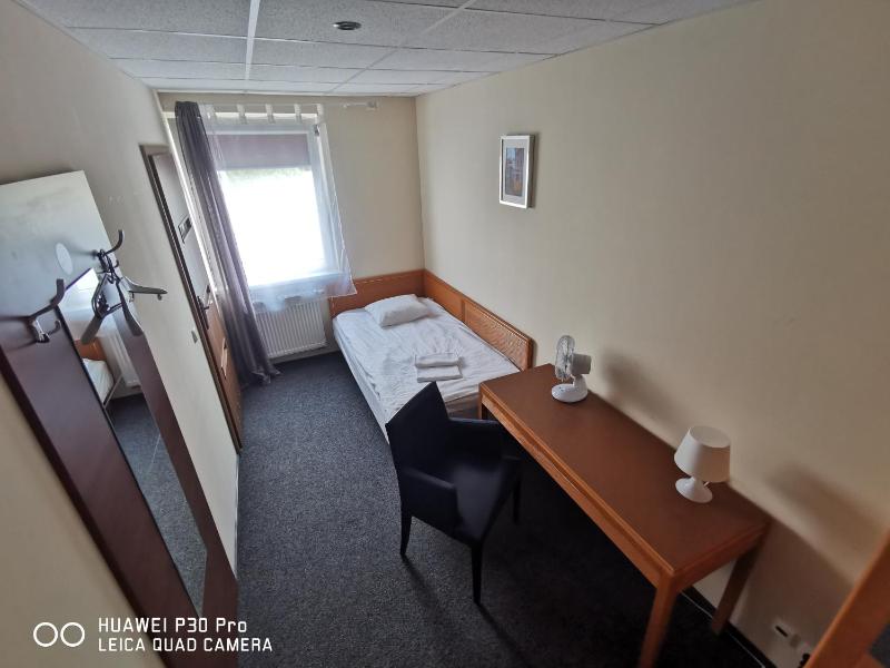 Small Single Room image 2
