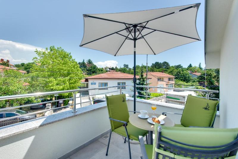 Apartment with Mountain View image 2