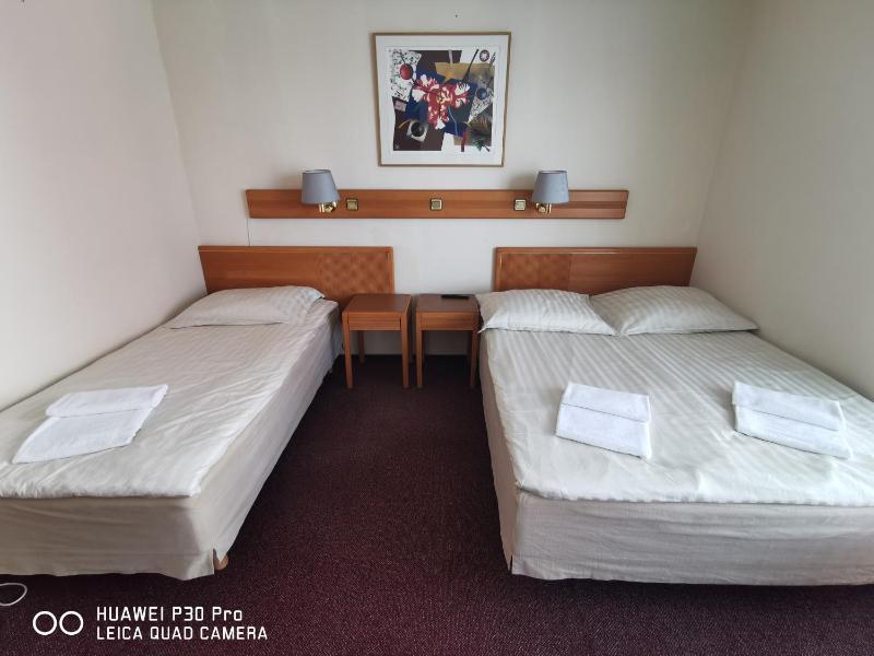 Standard Triple Room image 3