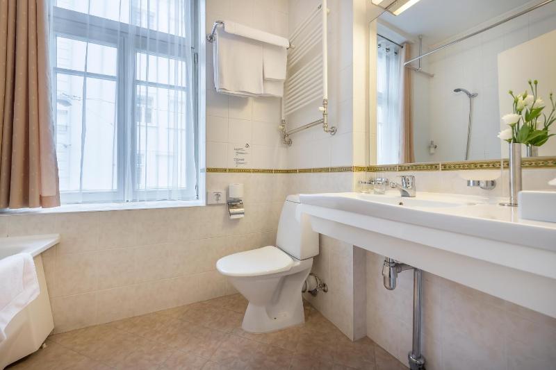 Standard Double Room image 3