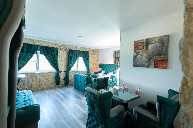Triple Room with Mountain View image 2
