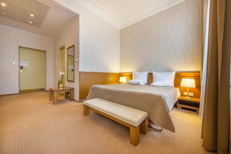 Executive Room image 4
