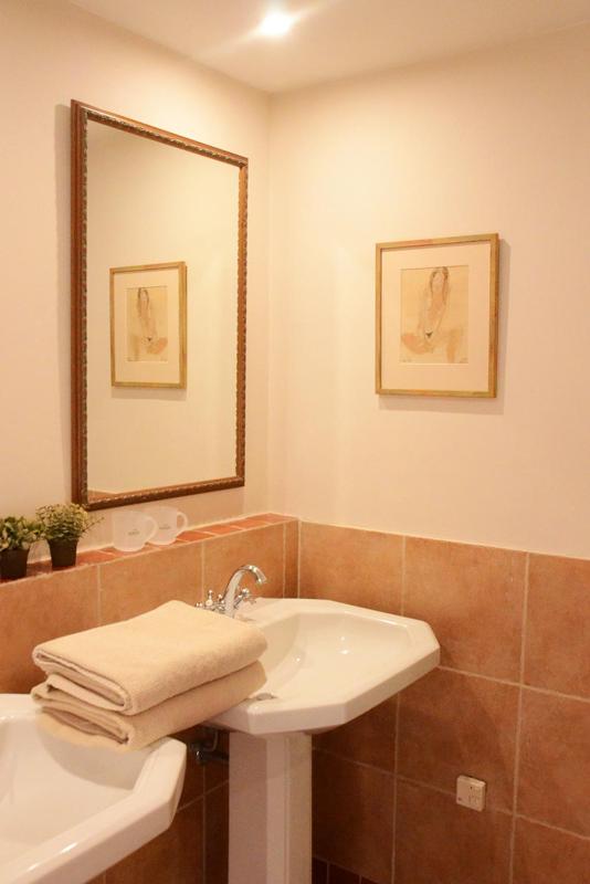 Triple Room with Private Bathroom image 3