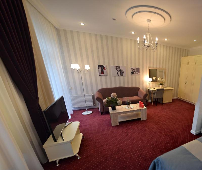 Suite with Balcony image 3
