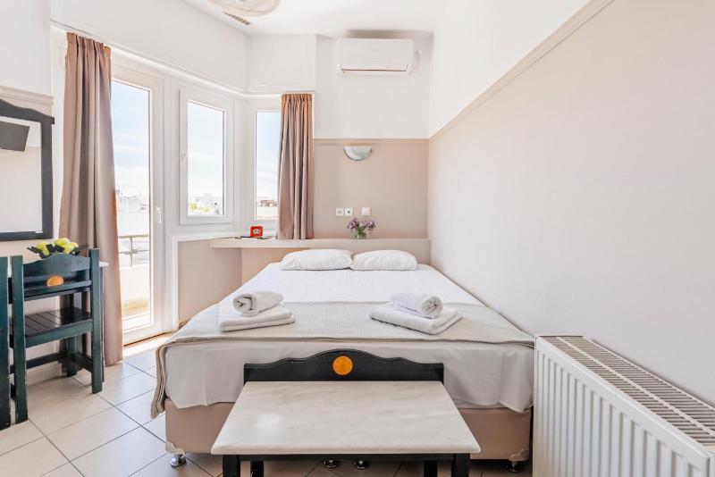 Double Room with Balcony image 2
