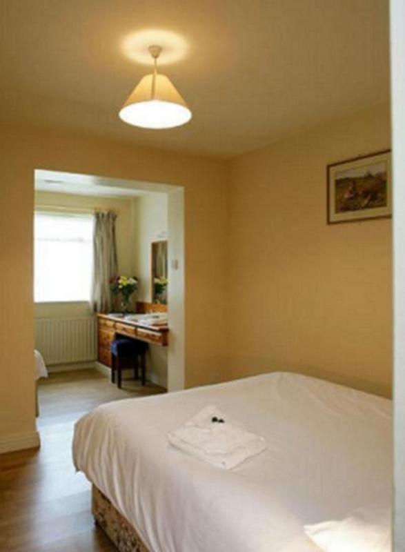 Three-Bedroom Cottage image 3