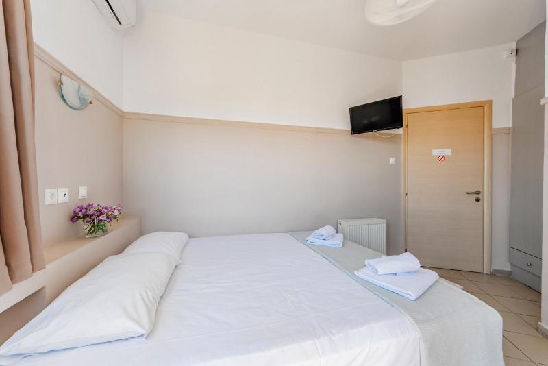 Double Room with Balcony image 4