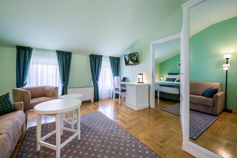 Hotel Domino - image 49
