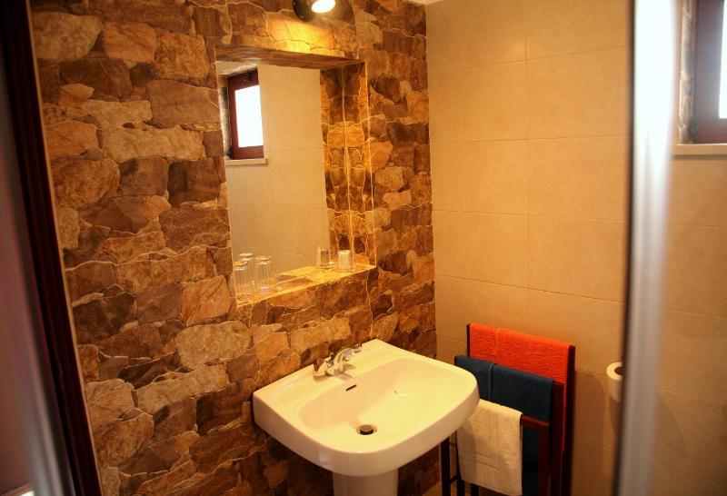 Double Room image 3