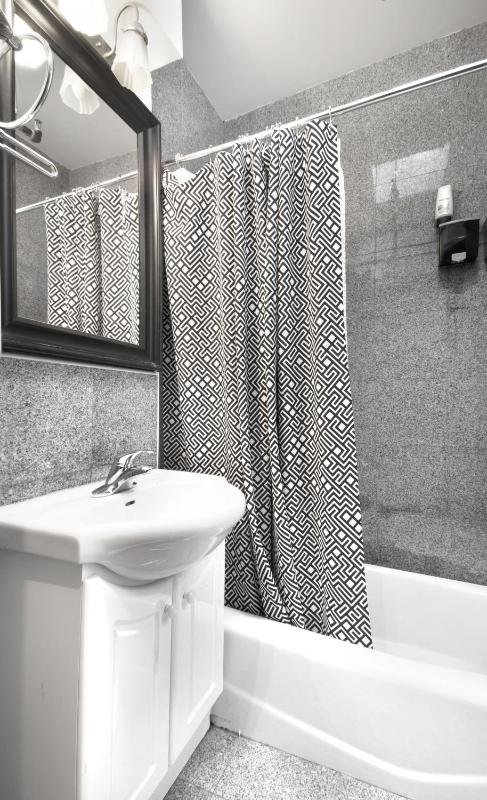 Economy Room with Shared Bath image 4